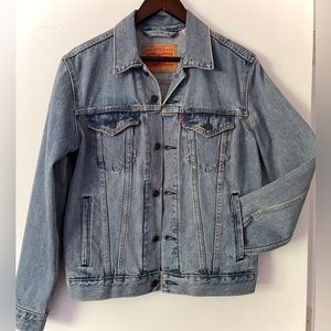 - Levi’s “Trucker” Denim Jacket Mens Sz.S EUC!